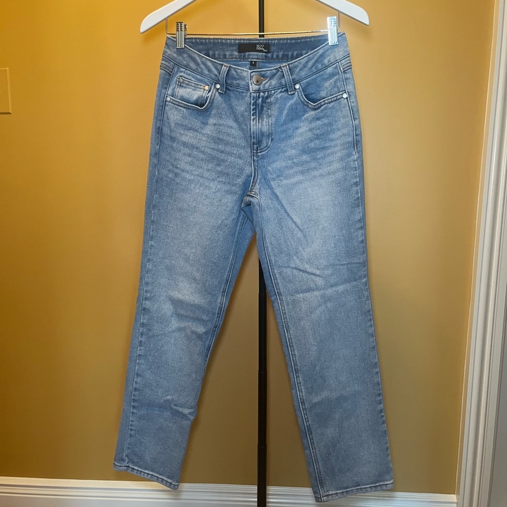 1822 Denim Women's Straight Leg Jeans in Light Blue